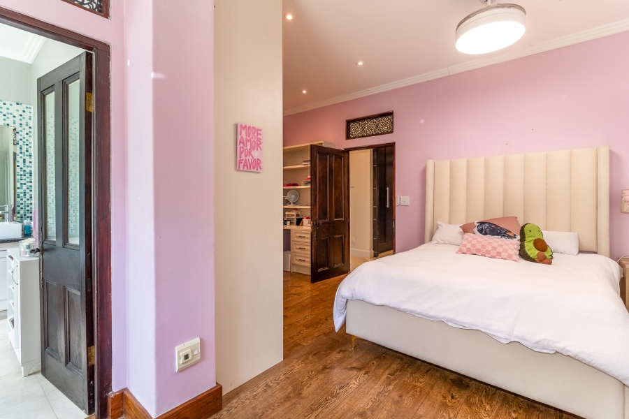 5 Bedroom Property for Sale in Hoog En Droog Western Cape